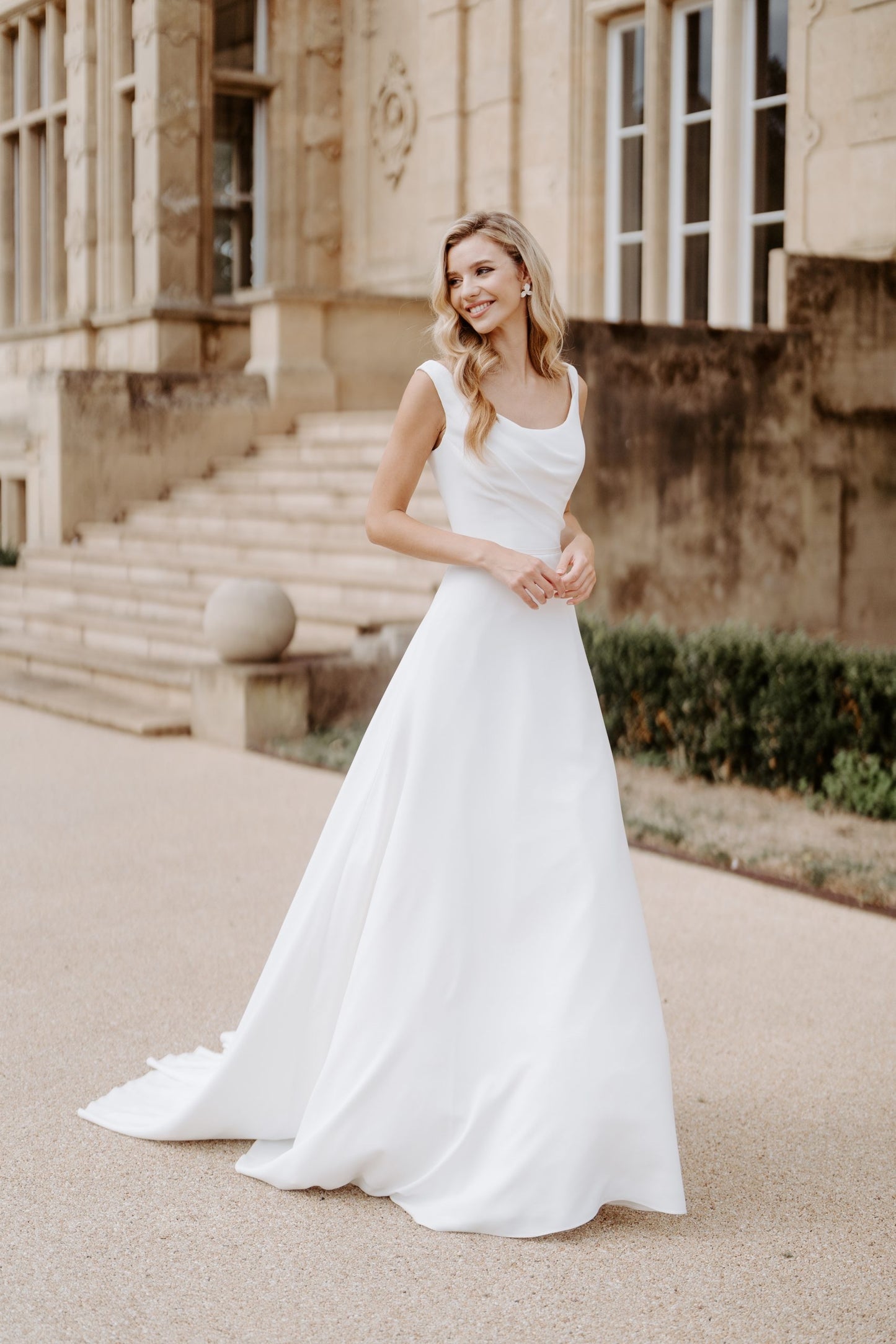 SUZANNE NEVILLE LANESBOROUGH WEDDING DRESS - 2023