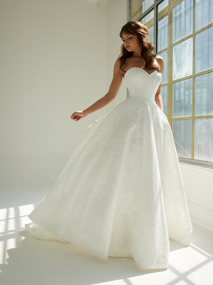 SUZANNE NEVILLE 2023 WALDORF WEDDING DRESS