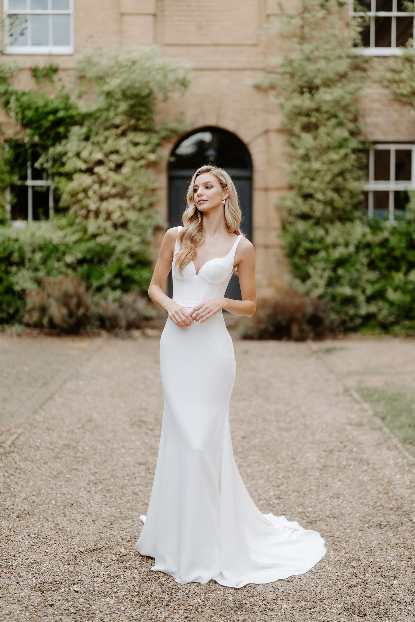SUZANNE NEVILLE MONTAGE - 2021 WEDDING DRESS