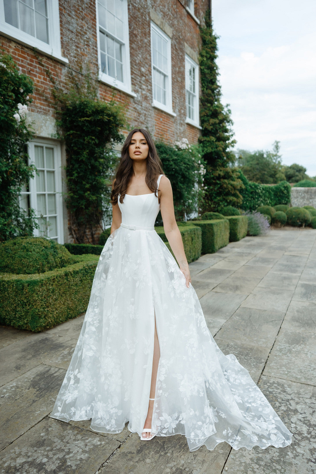 Gown Women's Western Wear For Weddings SUZANNE NEVILLE 2025 MOONLIGHT WEDDING DRESS Gown Women's Western Wear For Weddings SUZANNE NEVILLE 2025 MOONLIGHT WEDDING DRESS