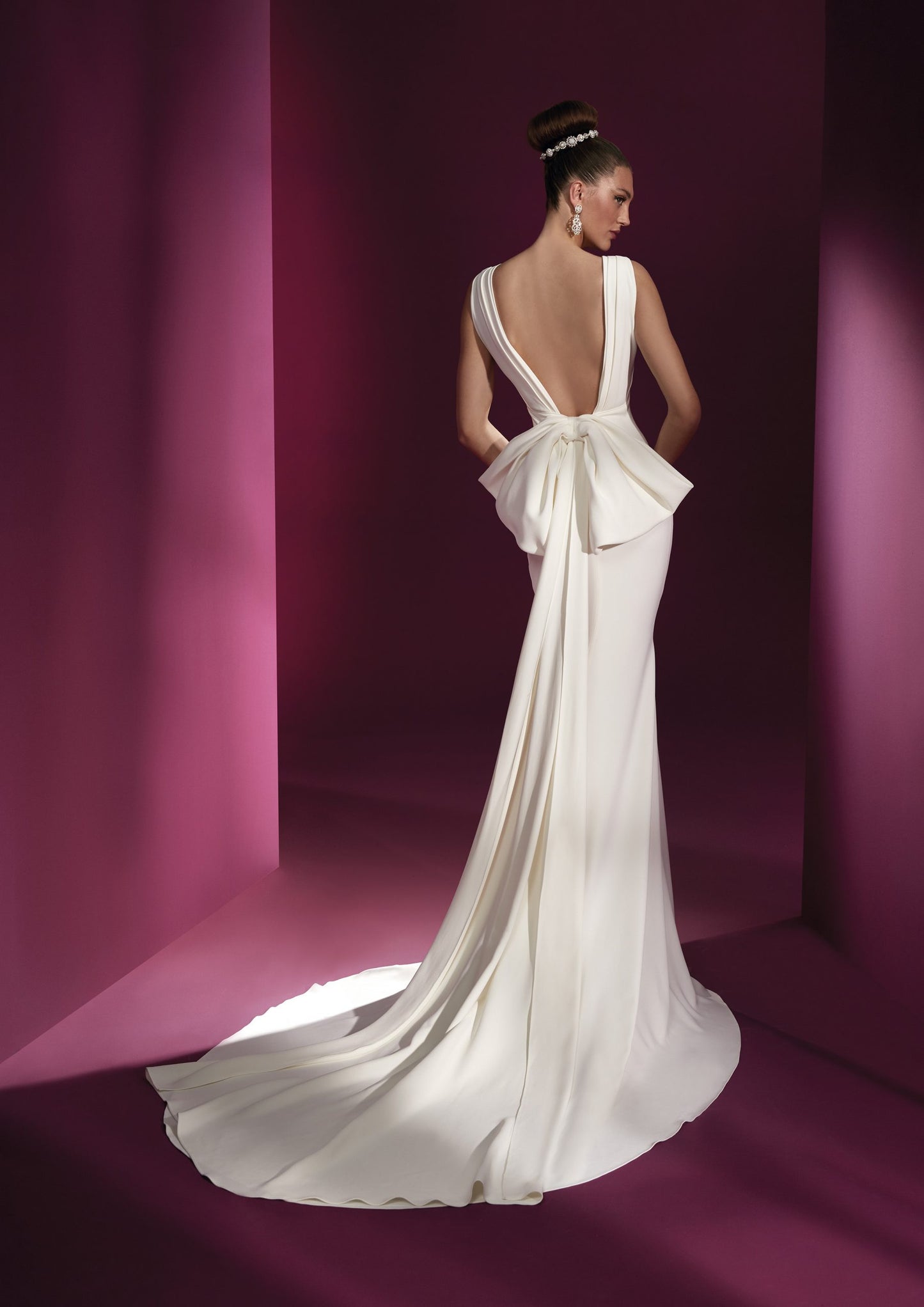 PRONOVIAS OFELIA PLUNGING SWEETHEART NECKLINE WEDDING DRESS - 2023