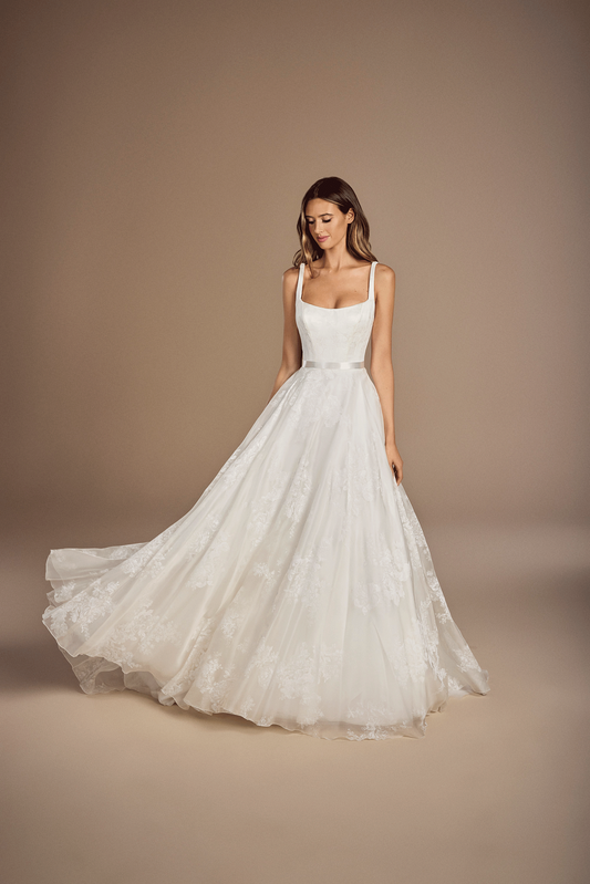 SUZANNE NEVILLE 2024 FAURE WEDDING DRESS