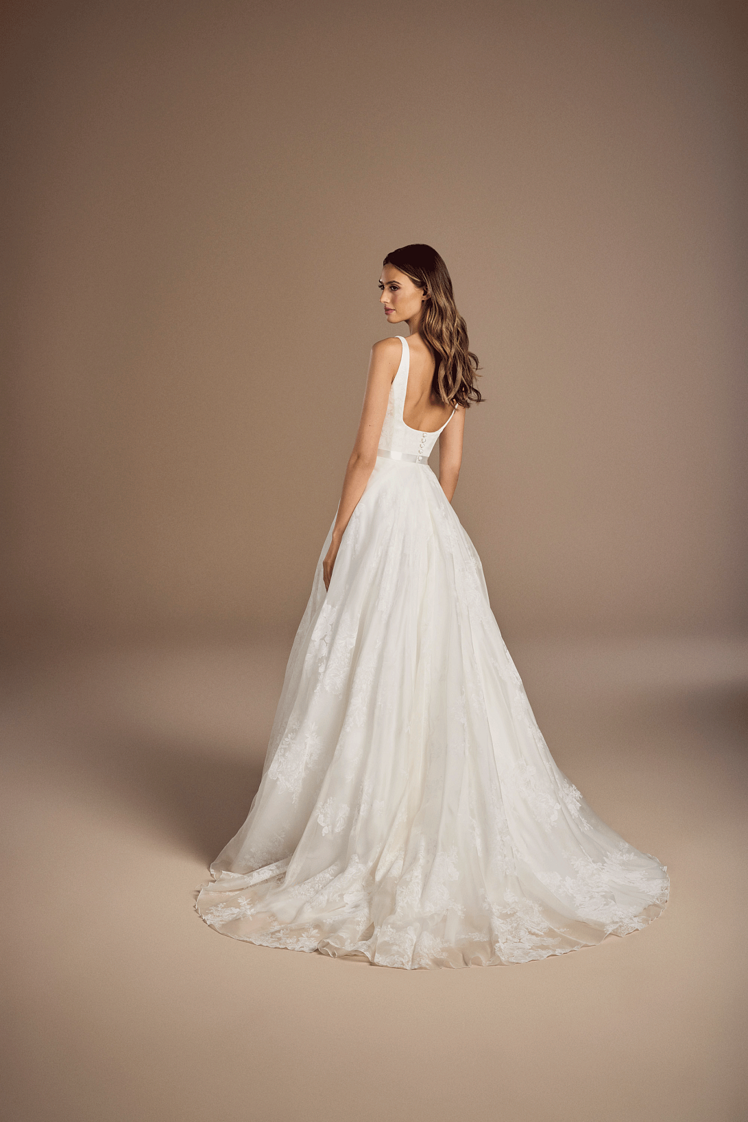 SUZANNE NEVILLE 2024 FAURE WEDDING DRESS