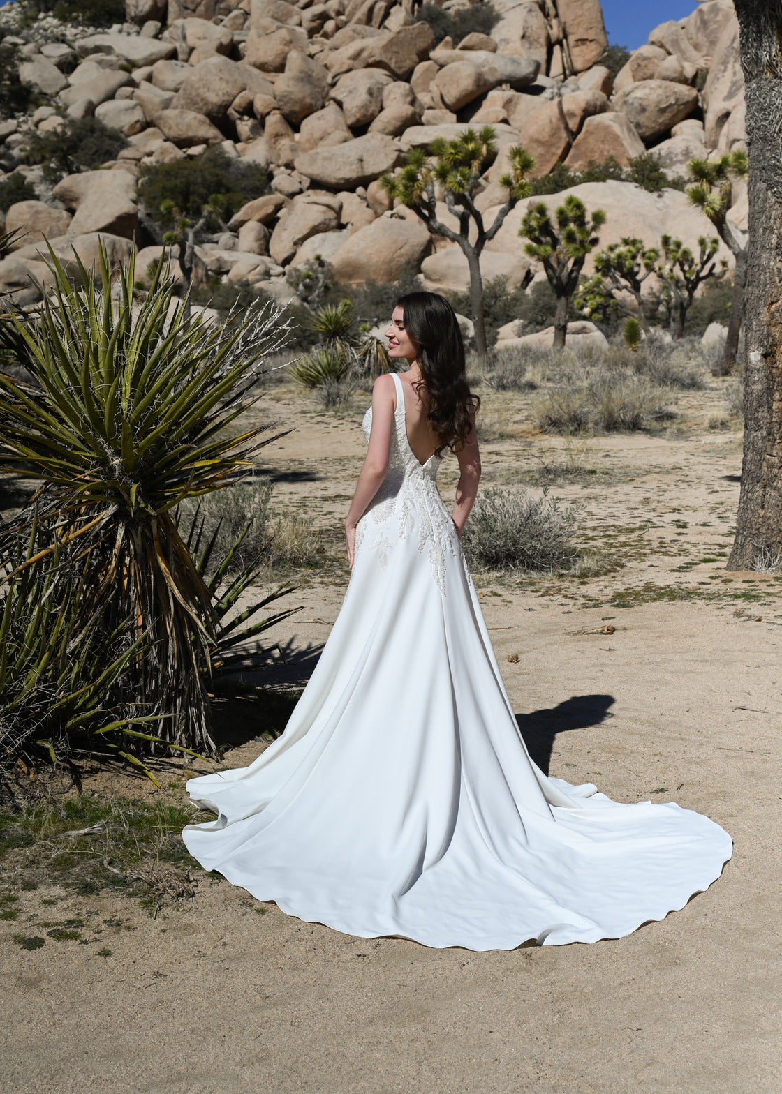 DANDO LONDON IRVINE SAMPLE WEDDING DRESS - 2025