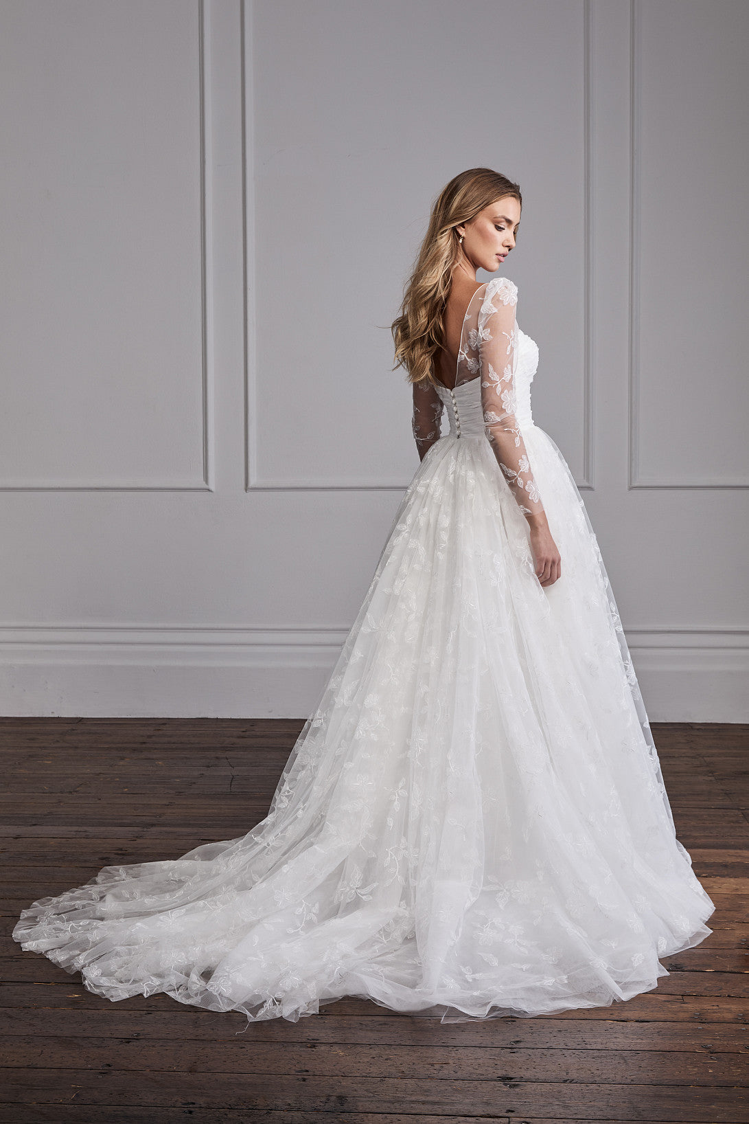 SUZANNE NEVILLE 2026 VELORA WEDDING DRESS