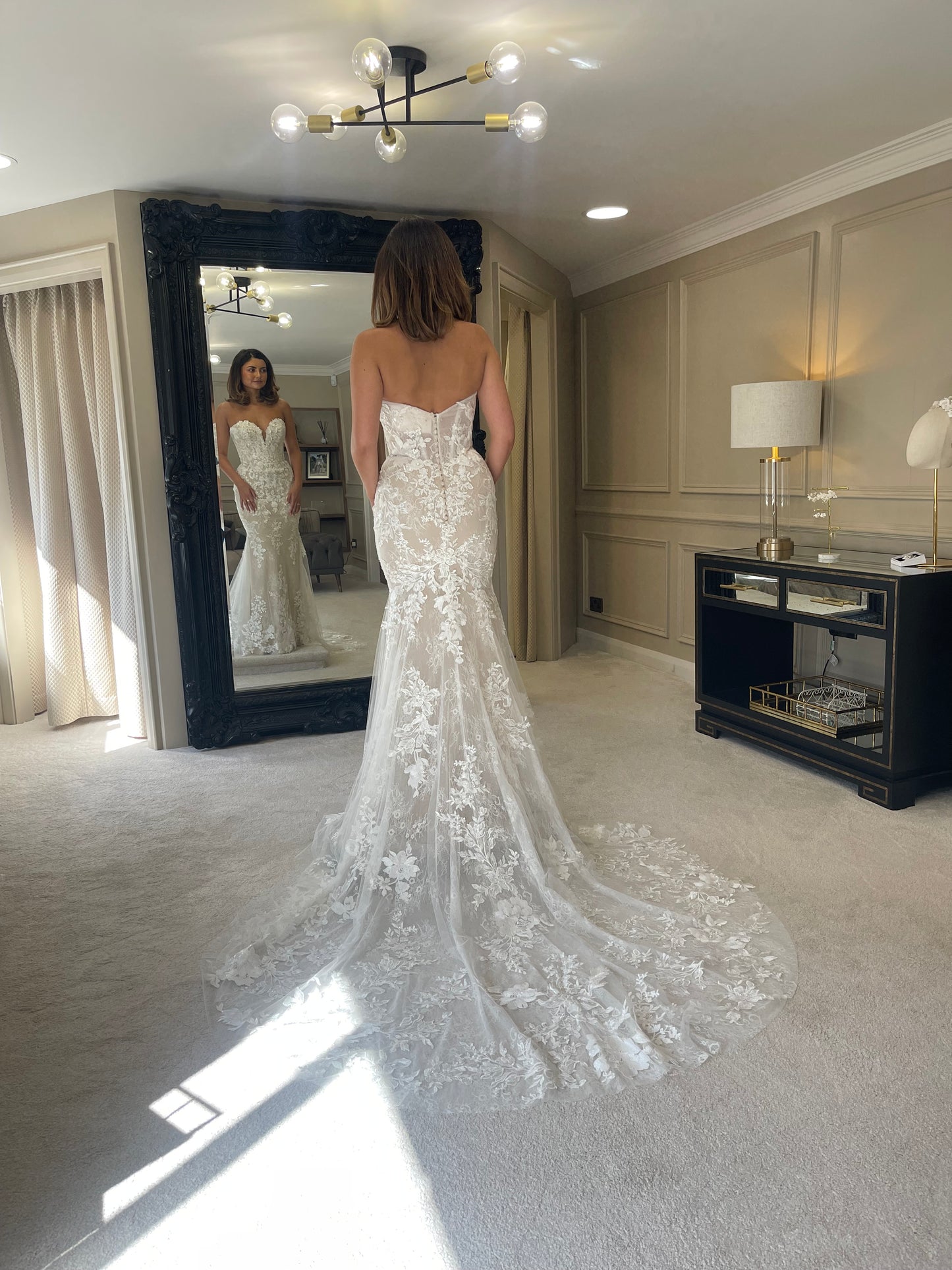 ELYSEE ATELIER MERCIER LACE WEDDING DRESS