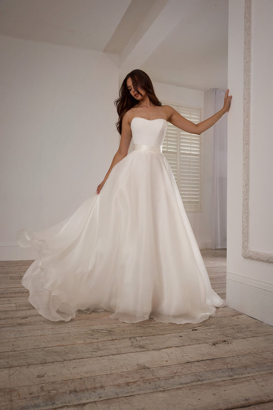 SUZANNE NEVILLE 2025 MILTONIA WEDDING DRESS