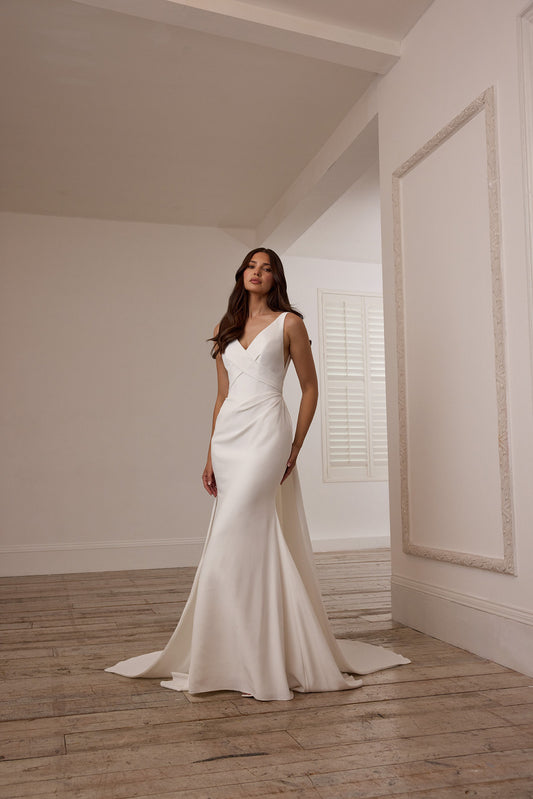 SUZANNE NEVILLE 2025 MORINGA WEDDING DRESS