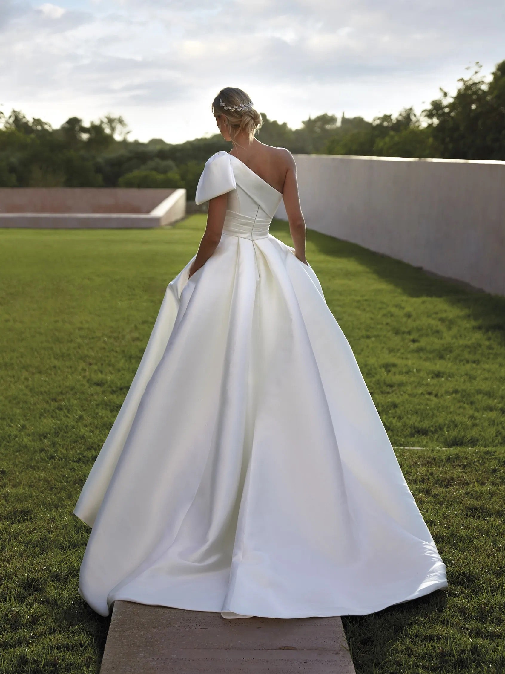 Pronovias satin ball gown hotsell