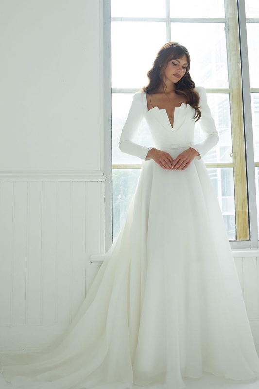SUZANNE NEVILE CONDRAD WEDDING DRESS