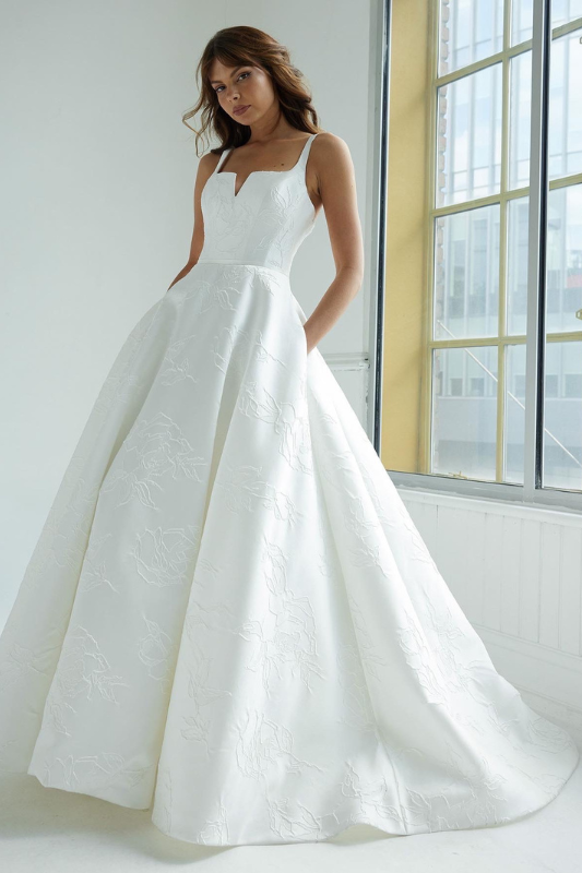 SUZANNE NEVILLE 2023 BLOOMSBURY WEDDING DRESS